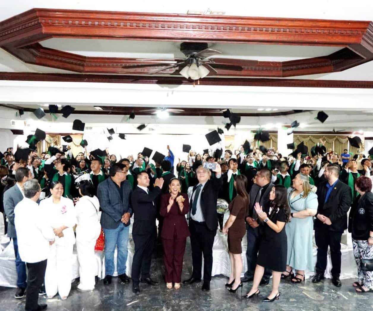 Se gradúan estudiantes del Conalep