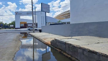 Rebasan fugas de drenaje a COMAPA