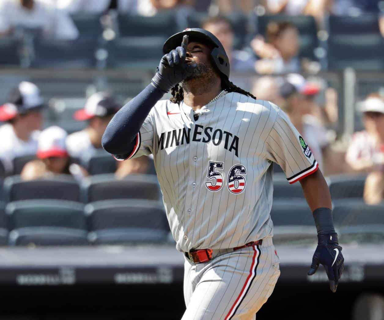 Josh Bell conecta 2 jonrones en el triunfo de Minnesota