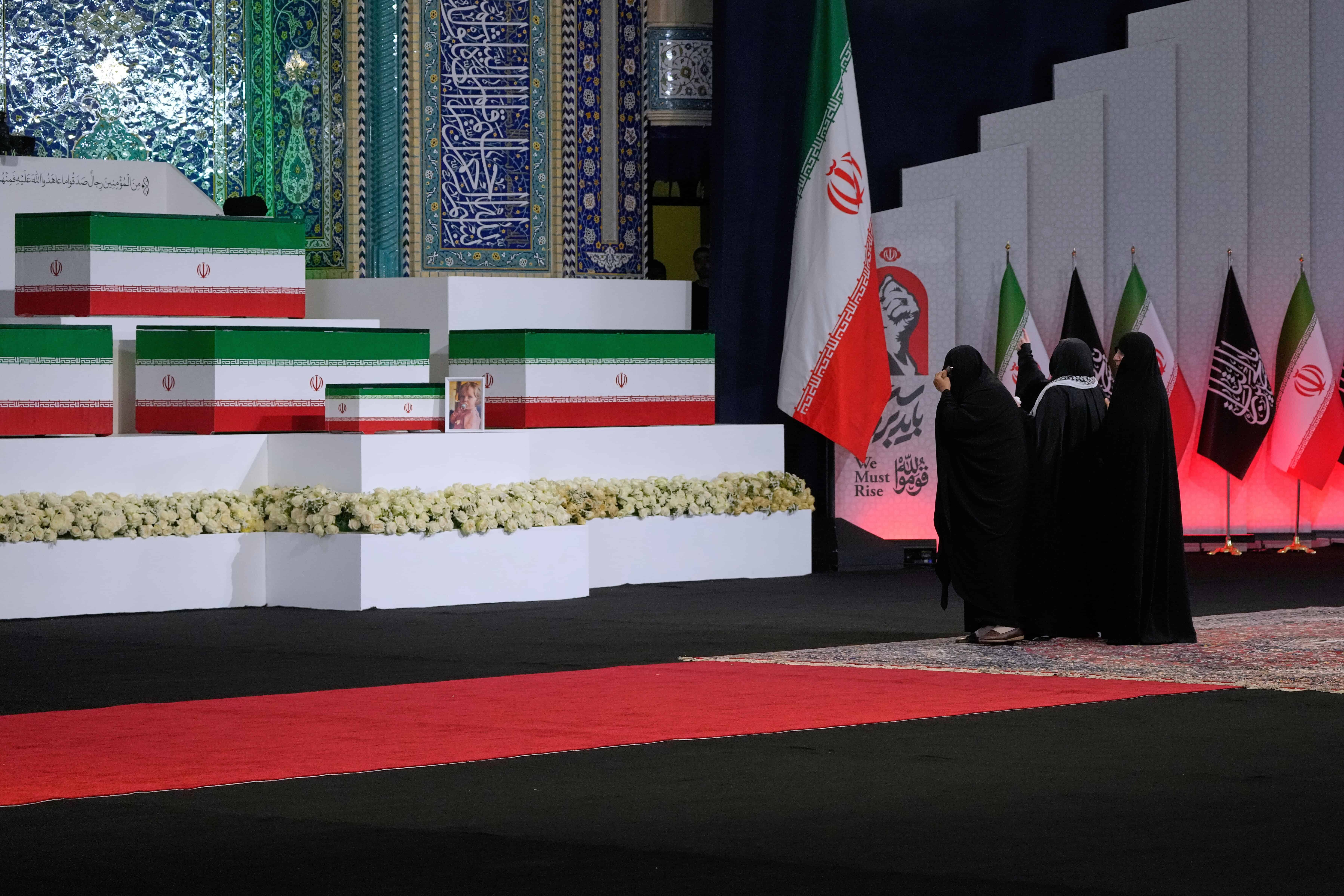 Irán despide a Alí Jamenei en Teherán