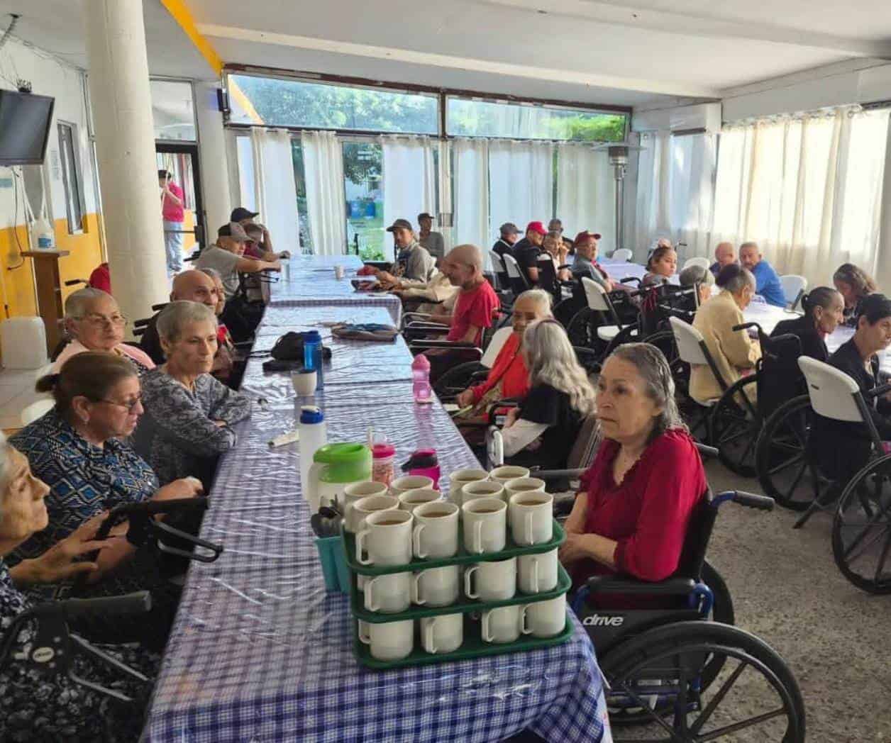 Mantiene A.C. donación alimenticia a Asilo Mater Dei