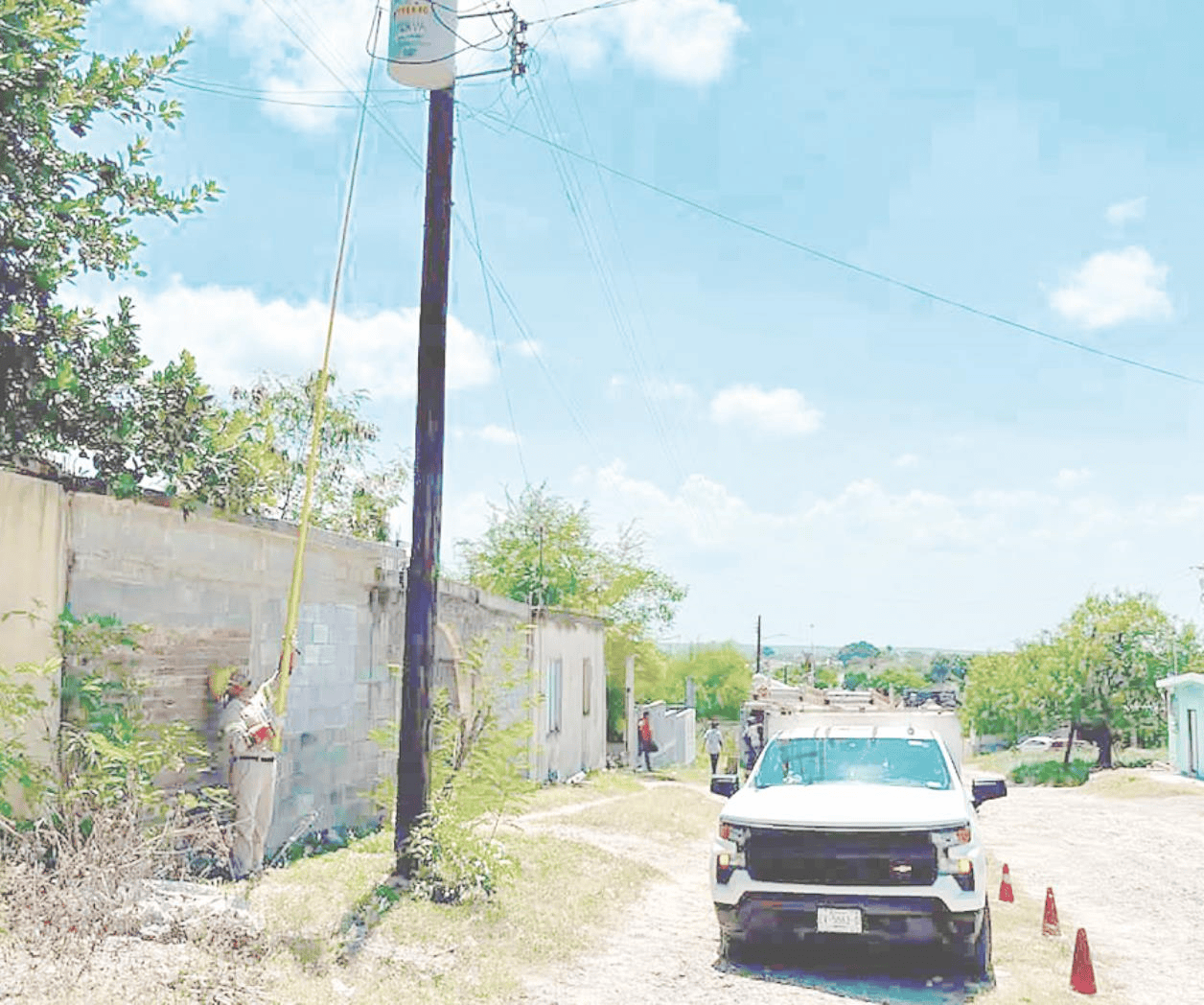 Atiende la CFE reportes por fallas en suministro eléctrico