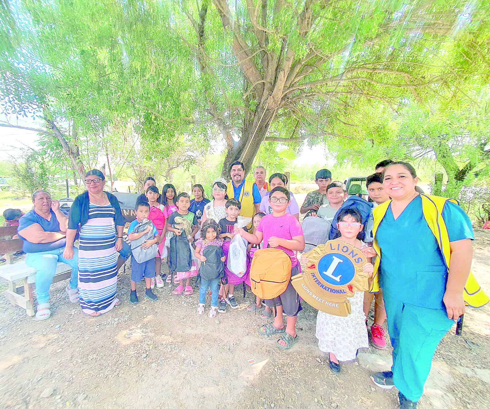 Brinda Club de Leones apoyo escolar a familias necesitadas