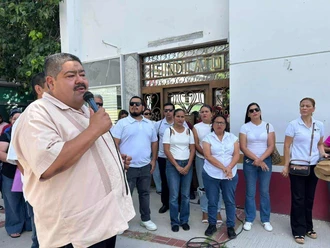 Levantan maestros plantón en el ISSSTE
