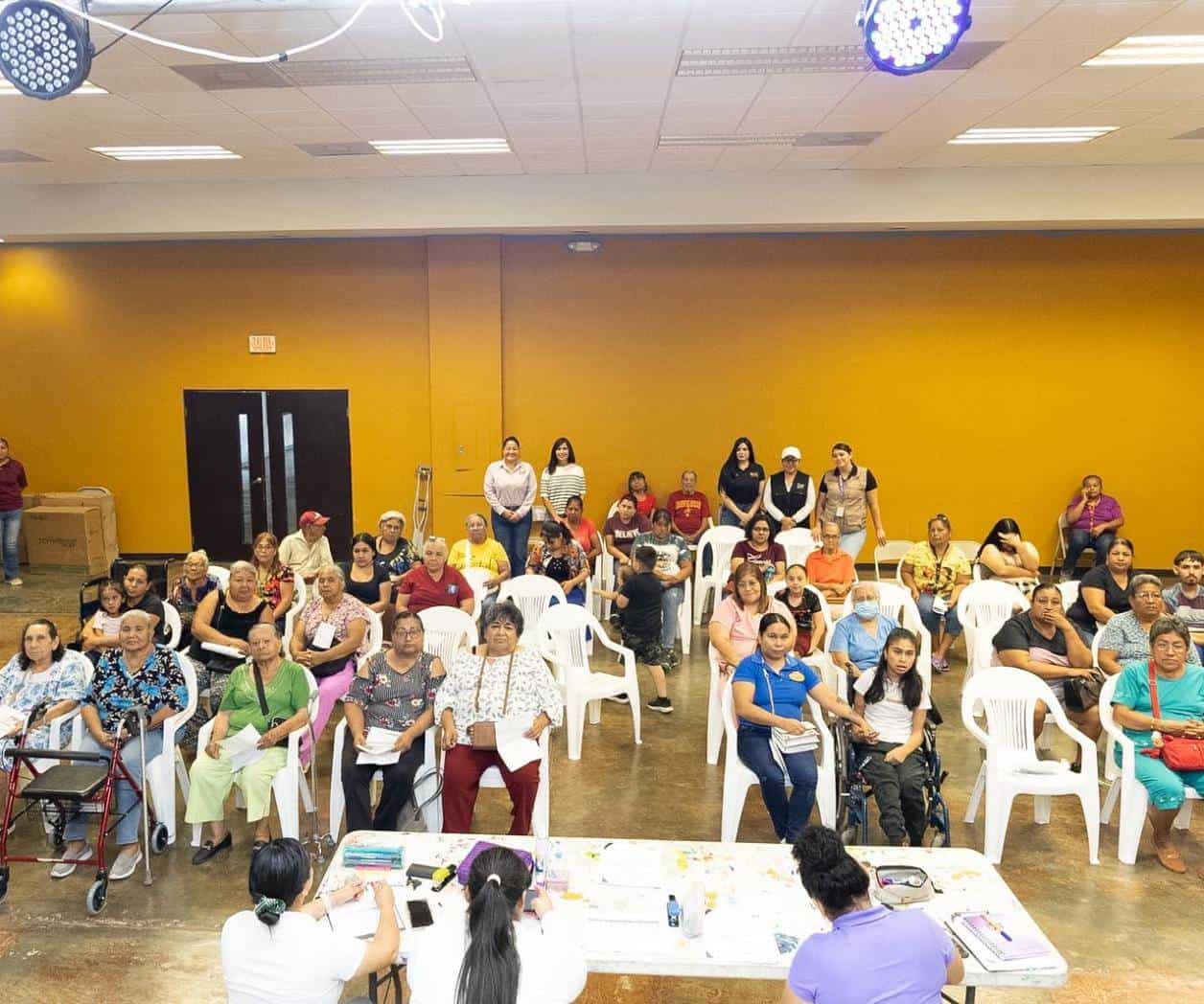  Entregan aparatos funcionales a discapacitados en Díaz Ordaz
