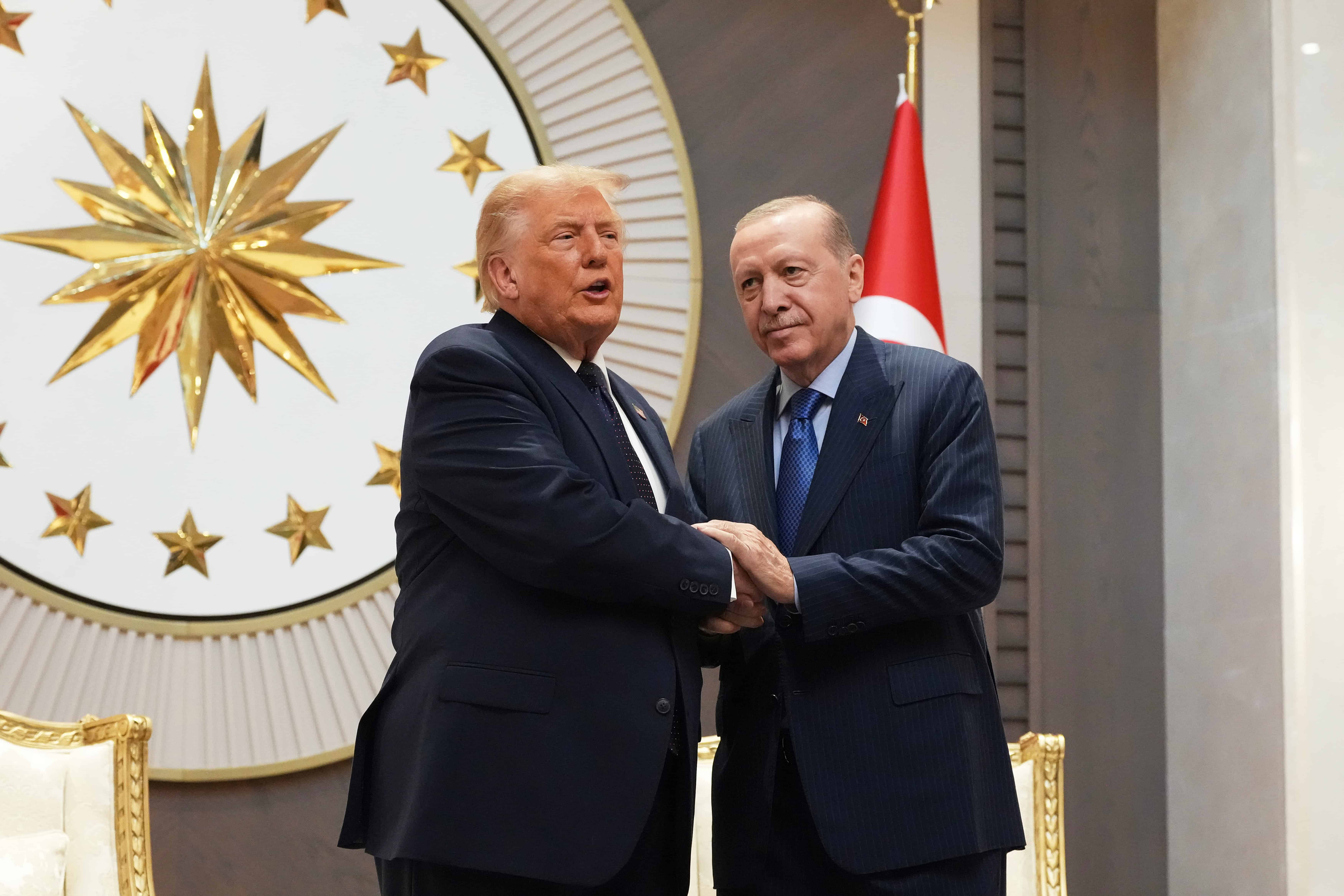 Trump levanta las sanciones a Turquía