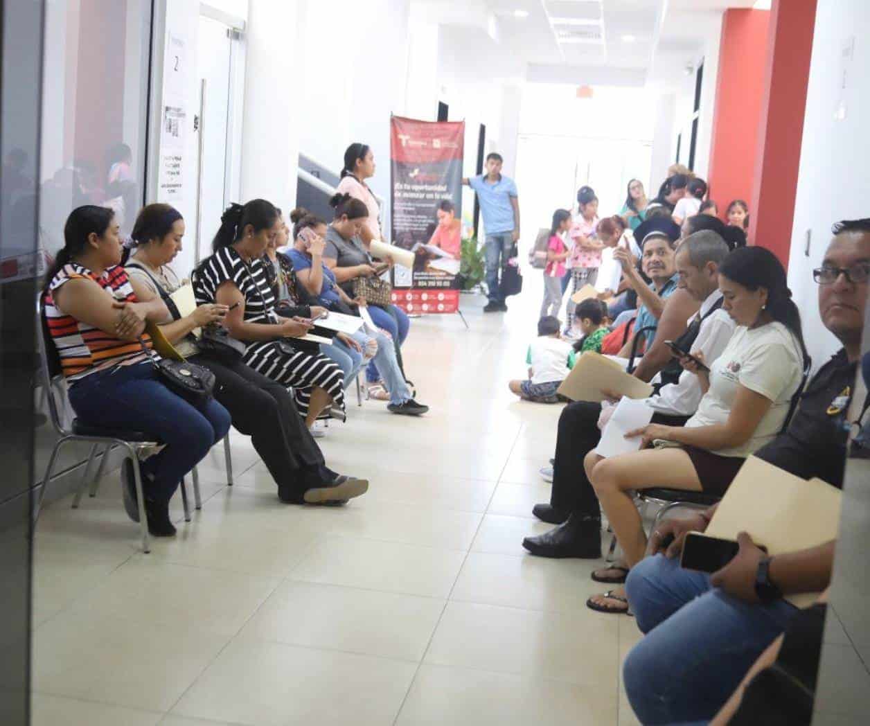 Inicia entrega del segundo pago del programa de becas
