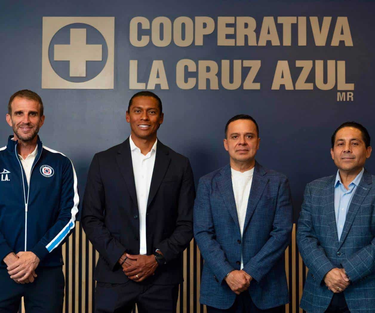 Joel Huiqui asume como nuevo entrenador del Cruz Azul