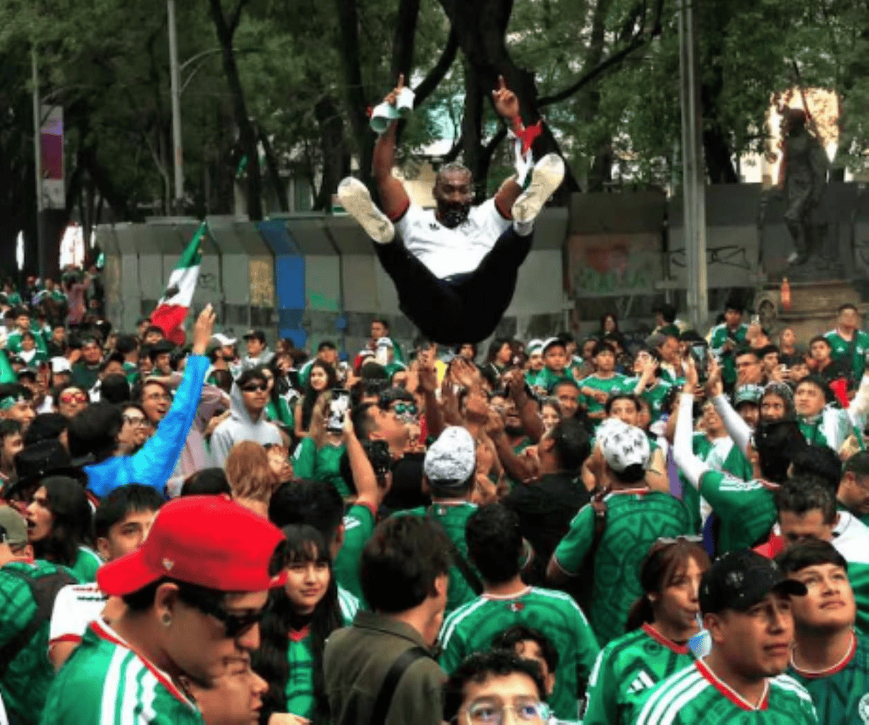 Aficionados organizan despedida para Selección Mexicana en el Ángel