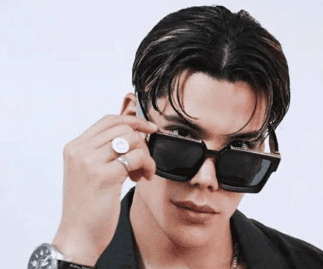 Influencer  acusado  de agresor sexual