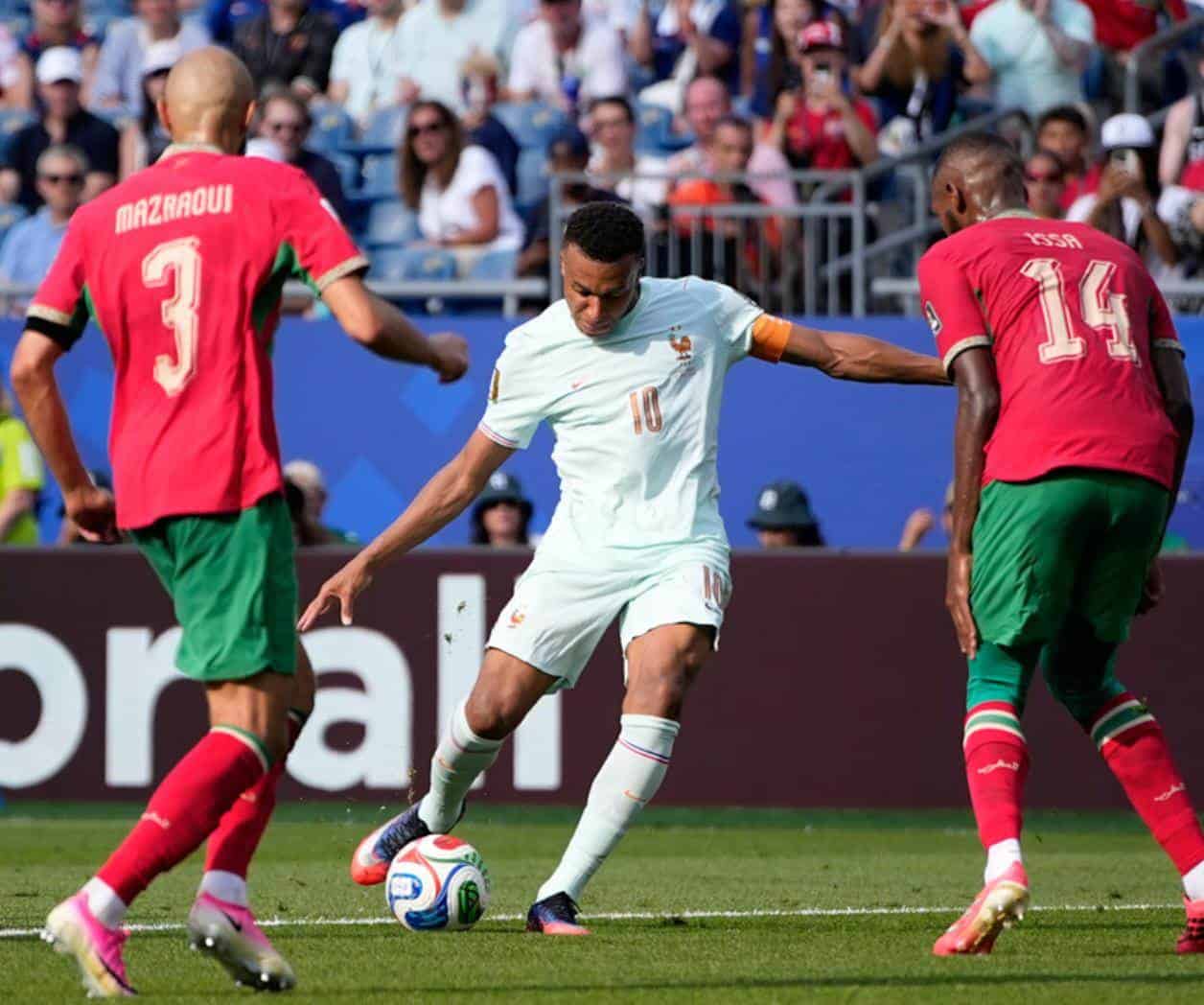 Francia supera 2-0 a Marruecos y mantiene vivo el sueño de otra final
