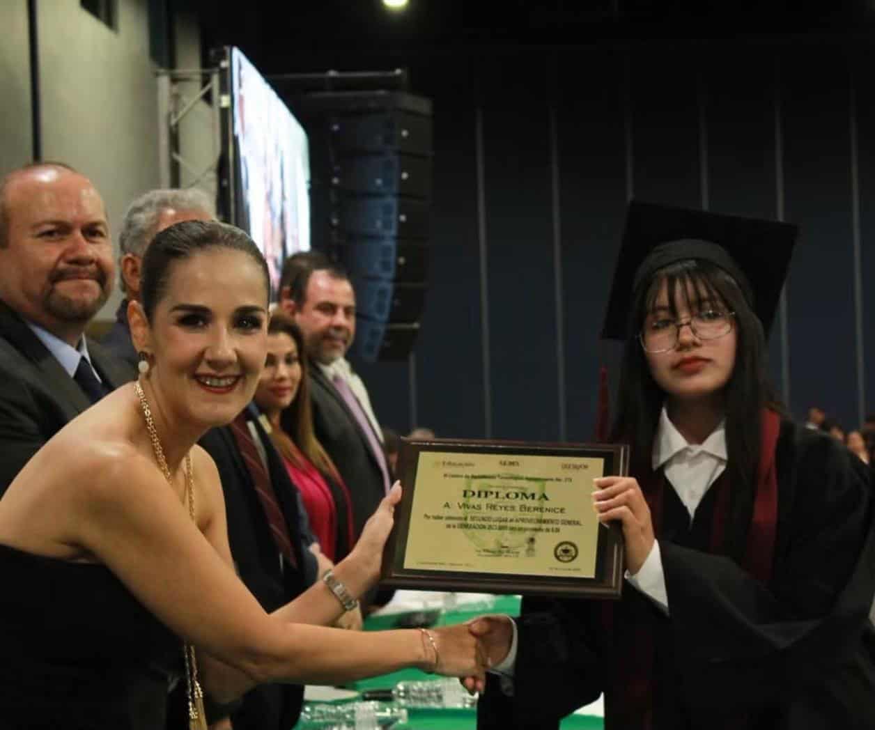 Educación abre oportunidades a alumnos: Claudia Hernández