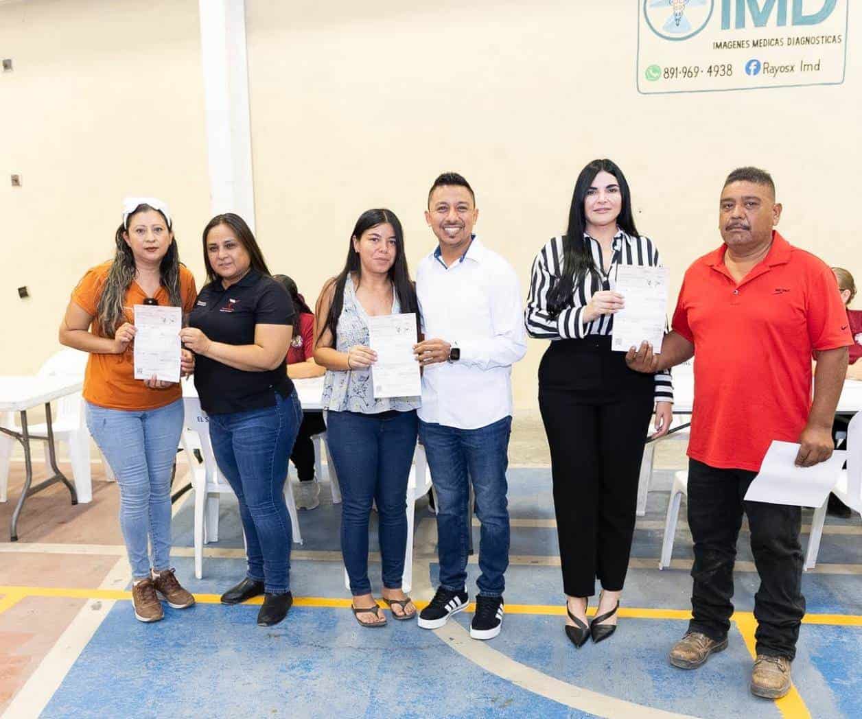 Entrega diputada local apoyo deportivo a cuerpo Entrega diputada local apoyo deportivo a cuerpo
