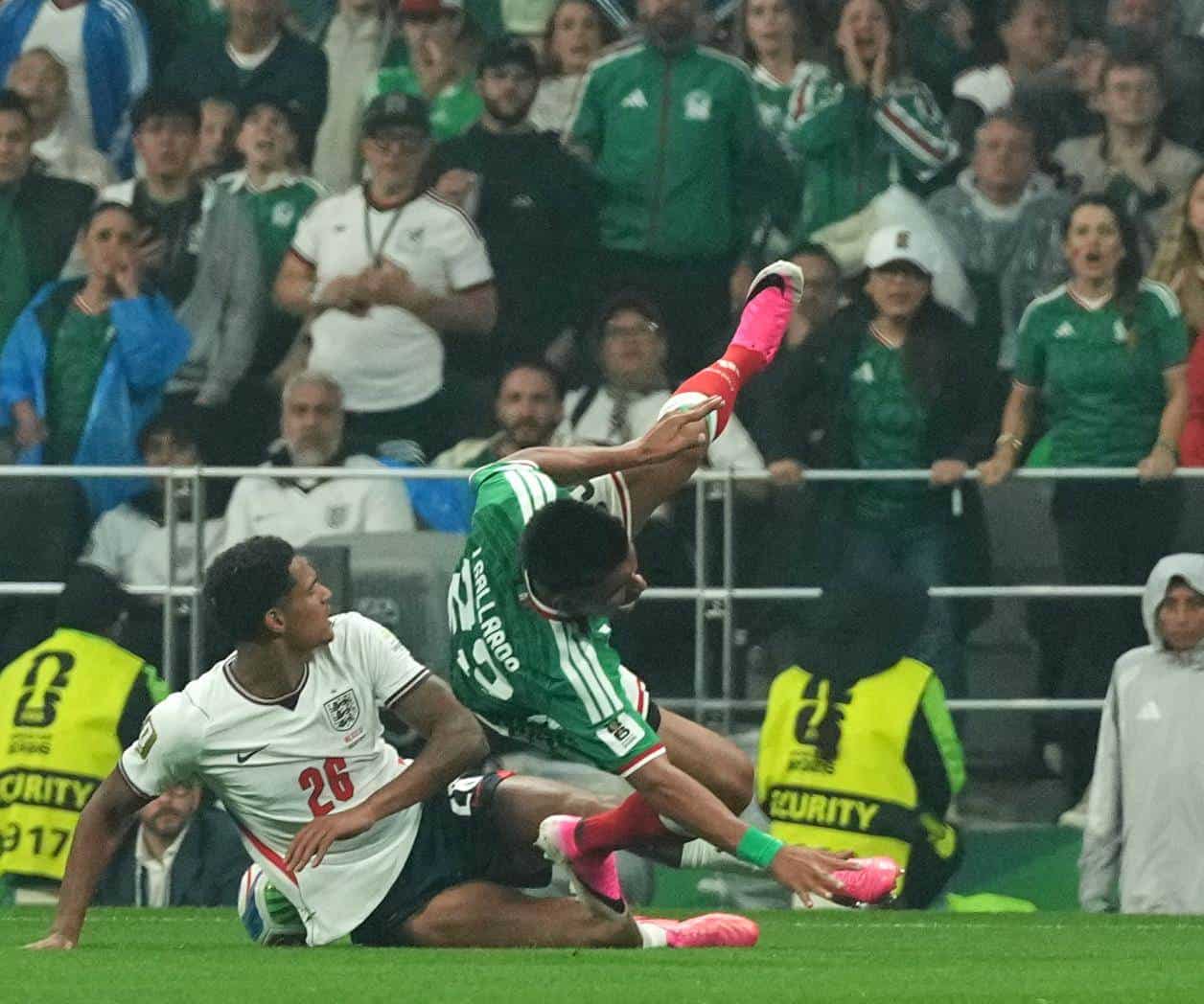 Quansah suspendido  dos partidos  en el Mundial