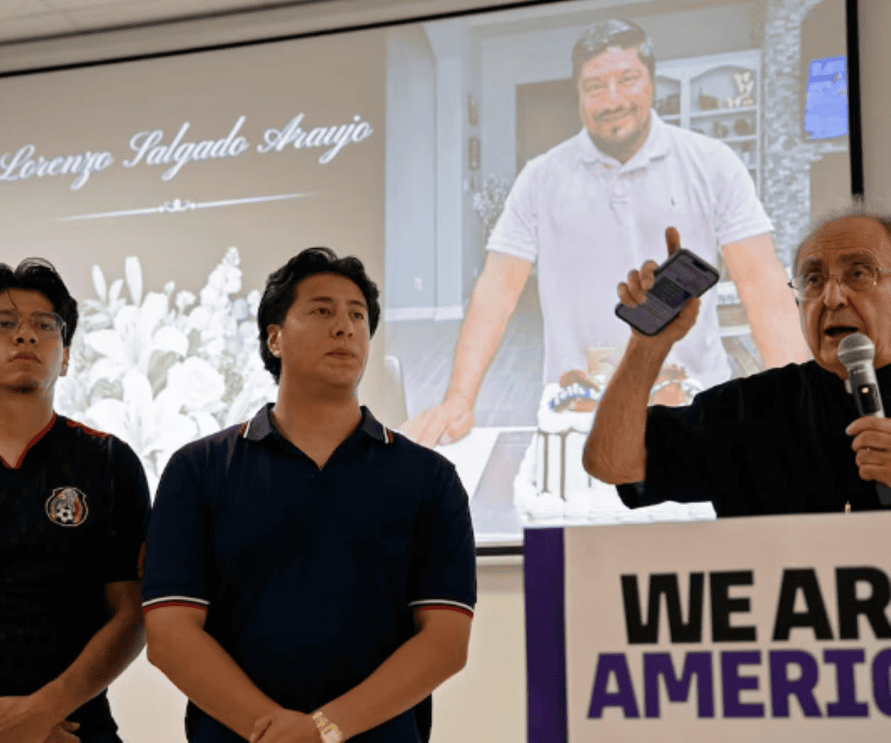 Familia de migrante asesinado, Lorenzo Salgado, le rinde homenaje
