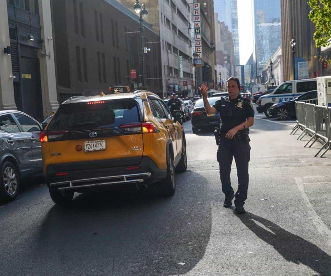 CBP advierte a choferes de servicios de transporte sobre tráfico de personas