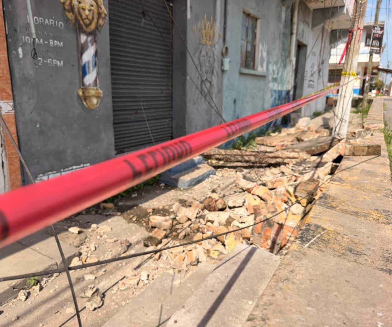 Se desploma marquesina de edificio antiguo en Tampico