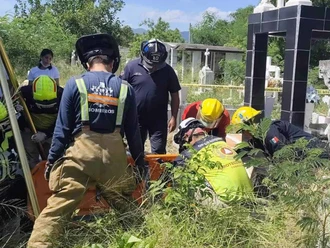  Abuelita cae a fosa en panteon de Ciudad Victoria