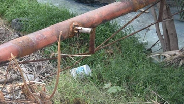 Exigen solución a fuga de agua potable en El Olmo