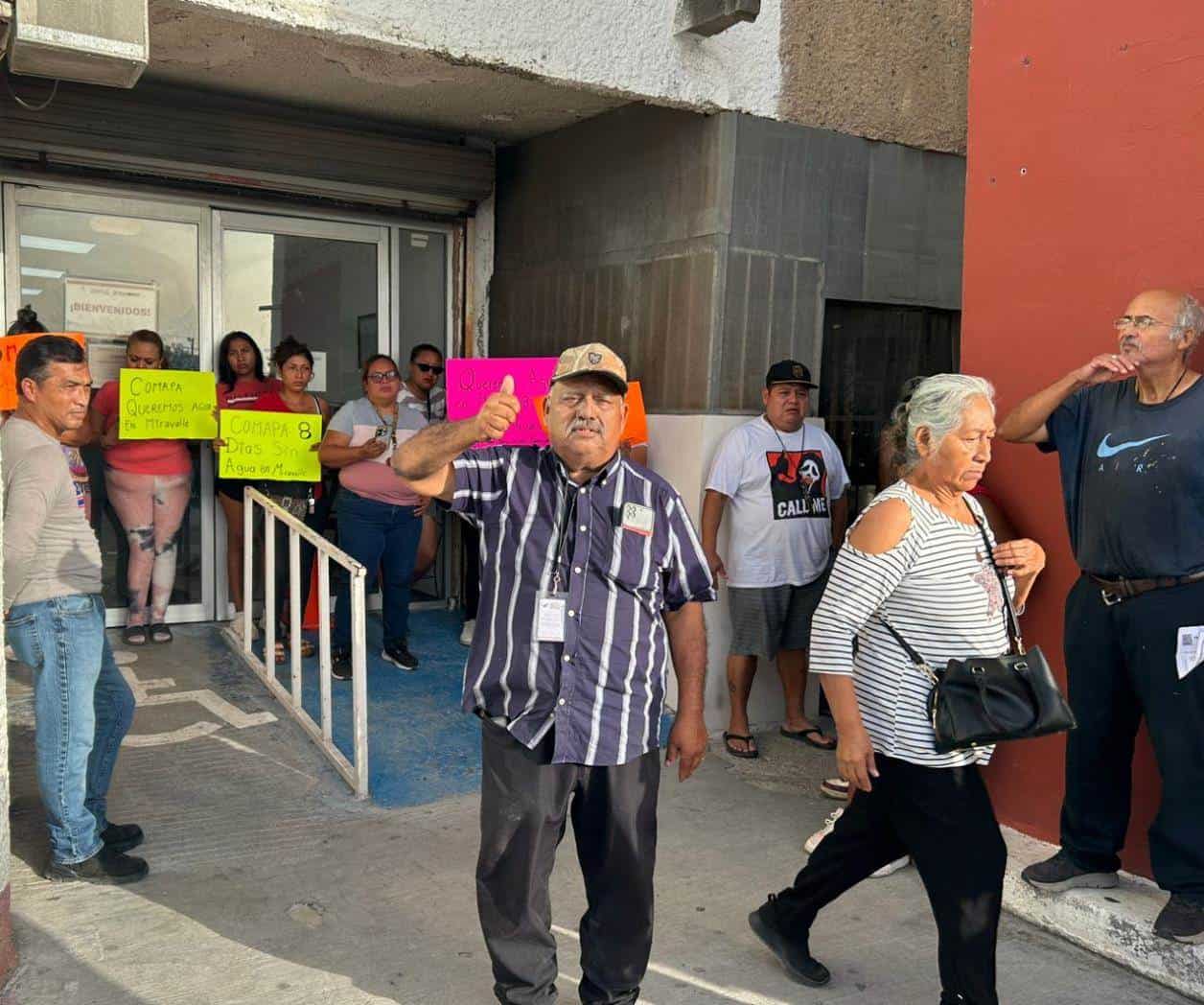 Ciudadanos protestan frente a Comapa