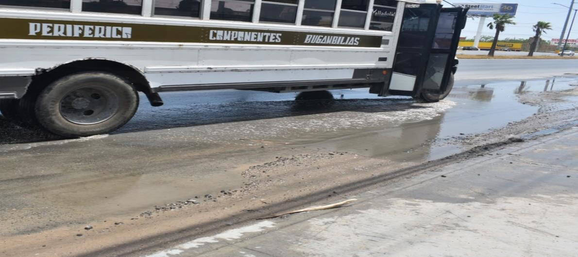 Sin agua en la ciudad, y se desperdicia en fuga Sin agua en la ciudad, y se desperdicia en fuga