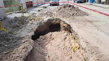 Deja la COMAPA obra a medias en pleno centro