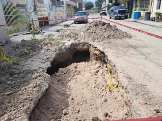 Deja la COMAPA obra a medias en pleno centro
