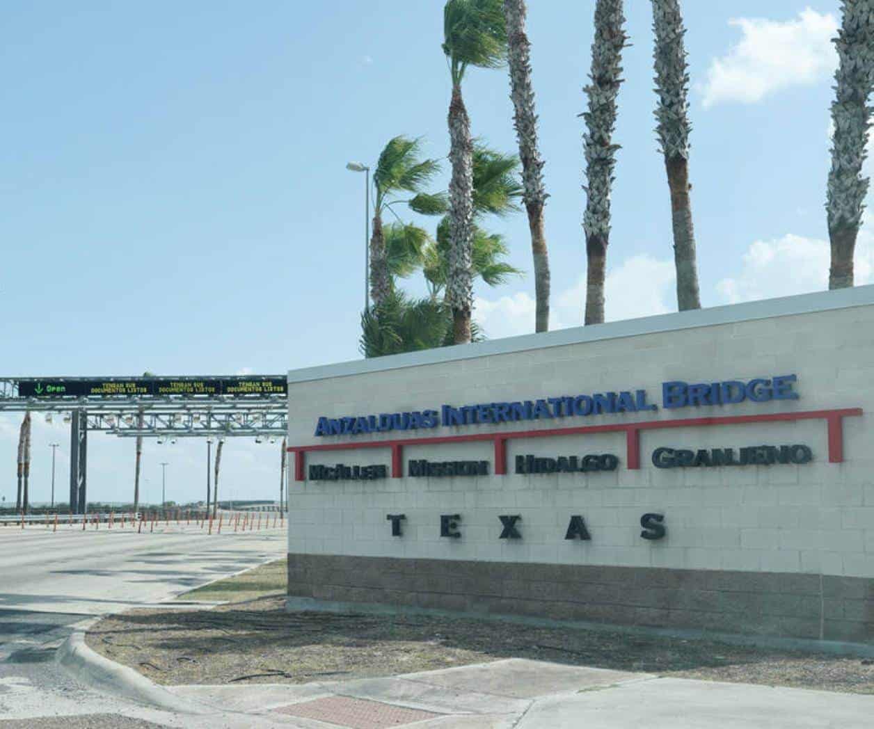 Cae residente con arsenal escondido en un vehículo