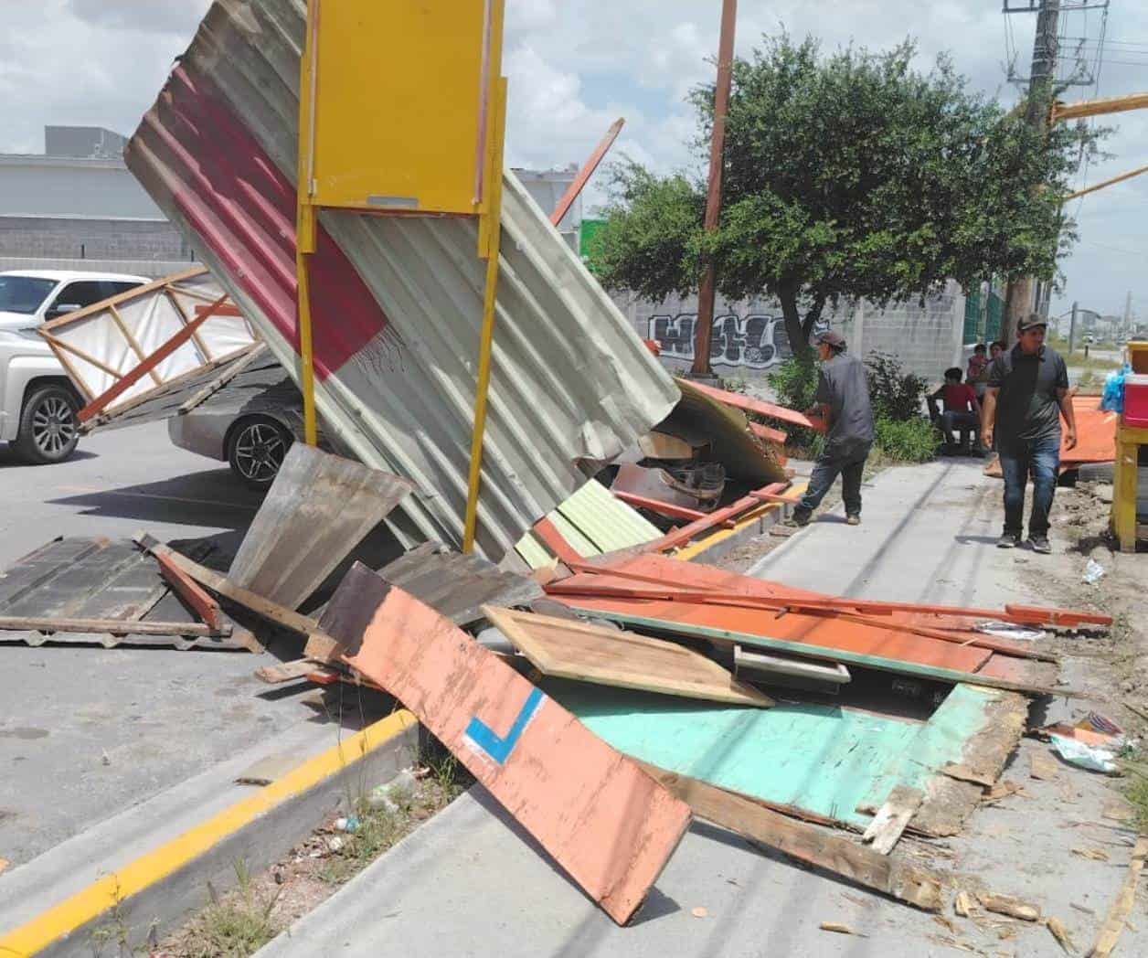  Estructura metálica aplasta auto en Río Bravo