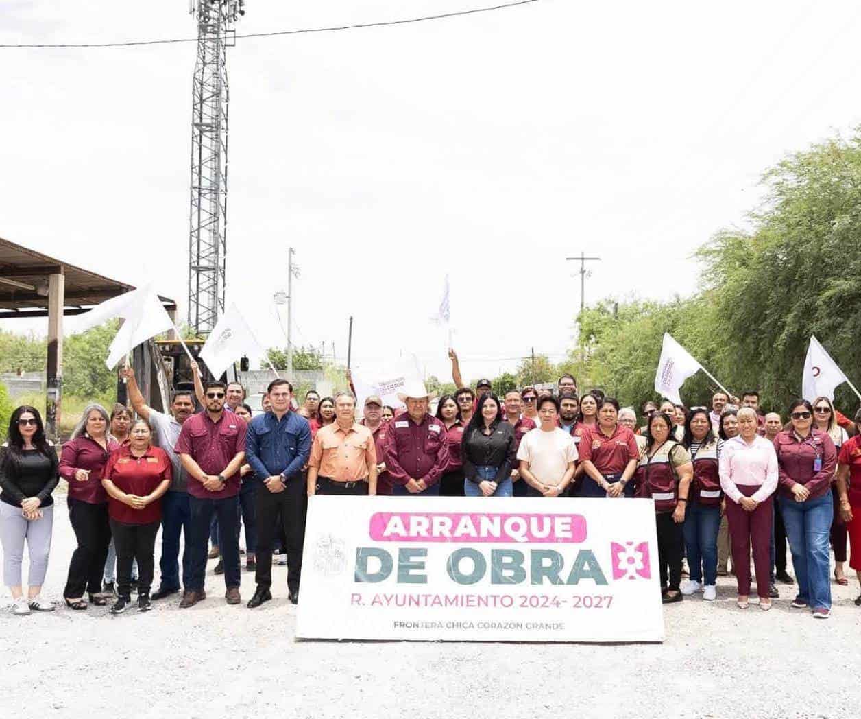 Arranca pavimentación de la calle Cerezos en Díaz Ordaz