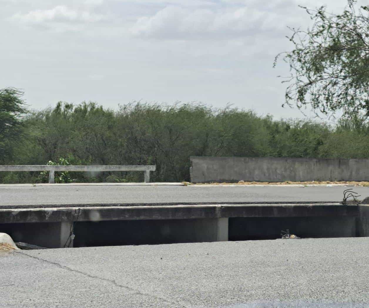 Puentes sin barandales ponen en riesgo a vecinos