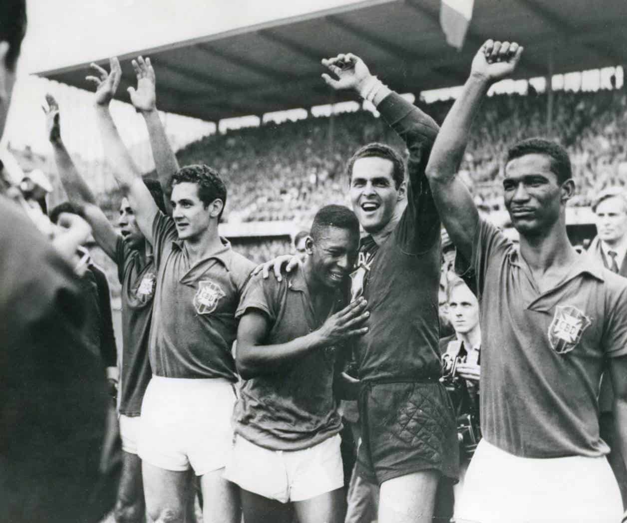 Camiseta de Pelé se subasta por 4.9 millones de dólares