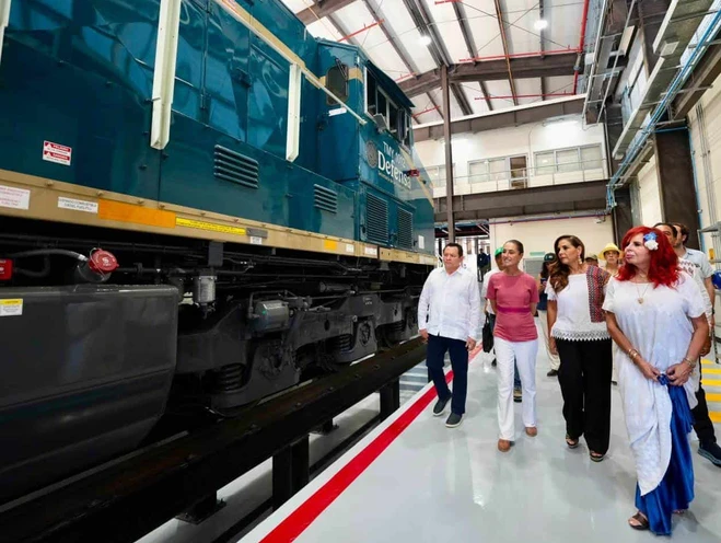 Anuncia Sheinbaum arribo de locomotoras de carga del Tren Maya