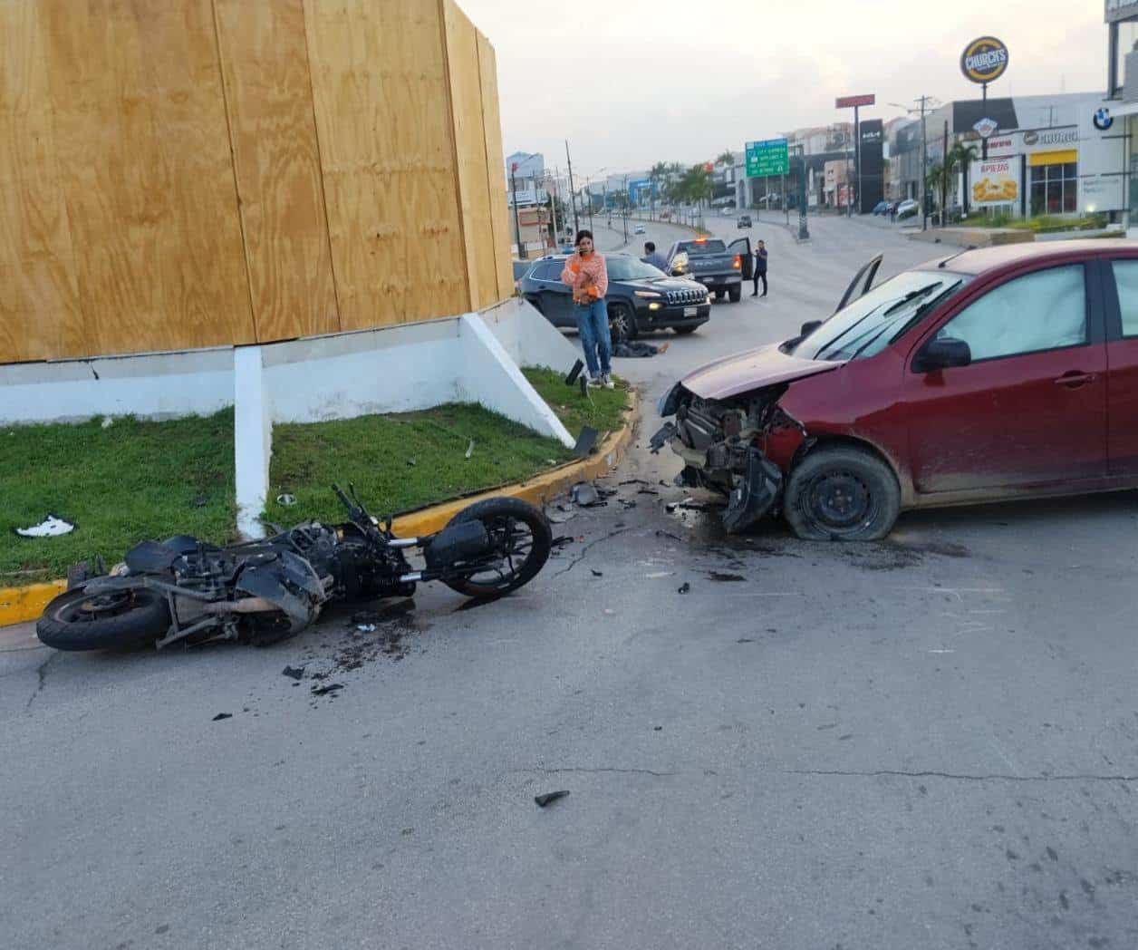 Motociclista sufre lesiones de consideración tras accidente vial en la avenida Hidalgo