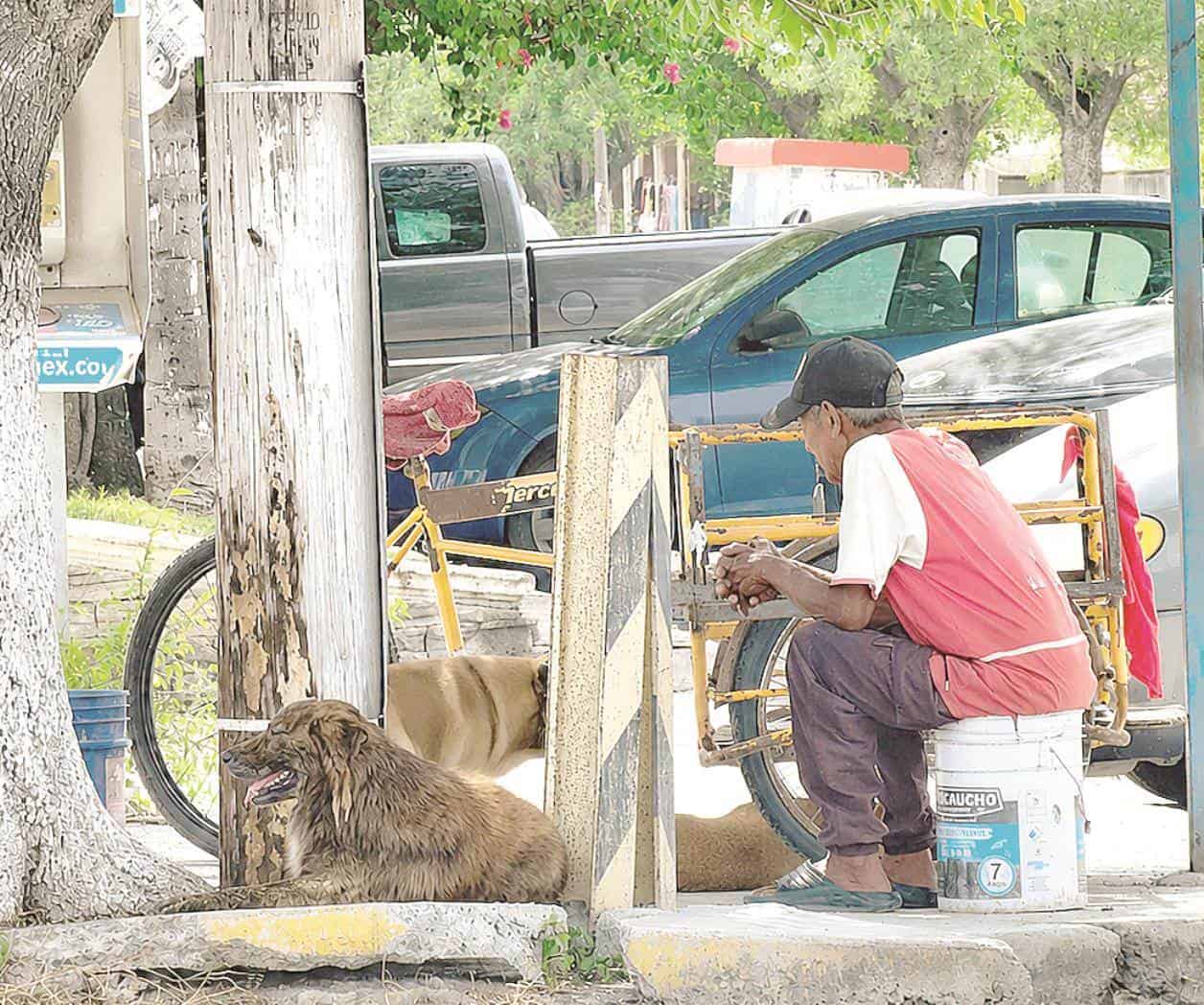 El calor da una tregua a trabajadores ambulantes