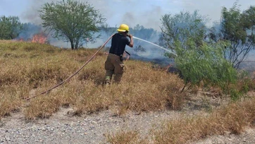 Incendio de pastizal moviliza a PC