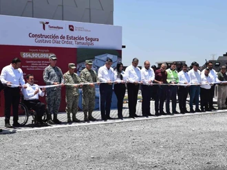 Entrega gobernador Estaciones Seguras en la Frontera Grande