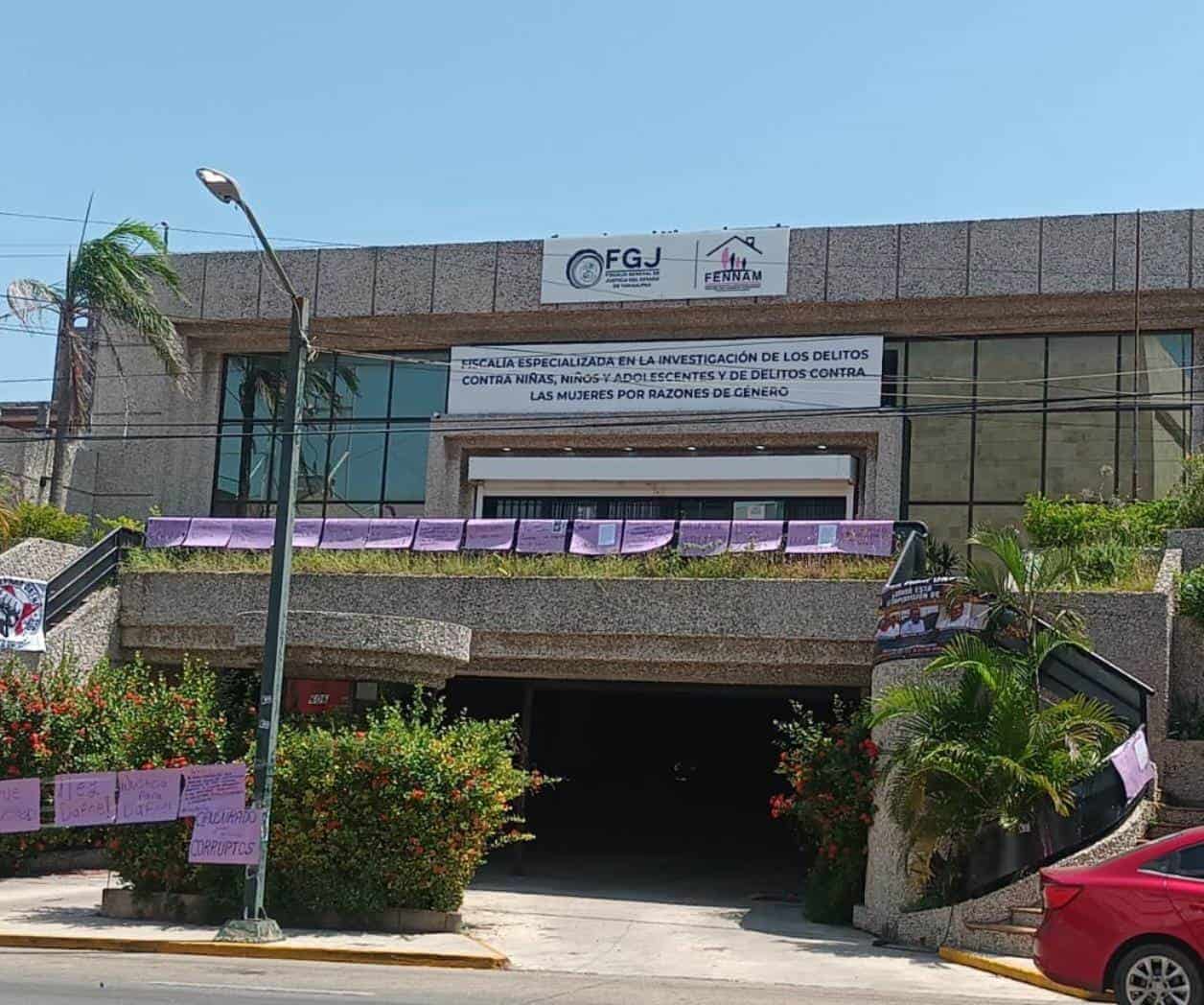 Exige justicia madre de Dafne en Fiscalía de Tampico Exige justicia madre de Dafne en Fiscalía de Tampico