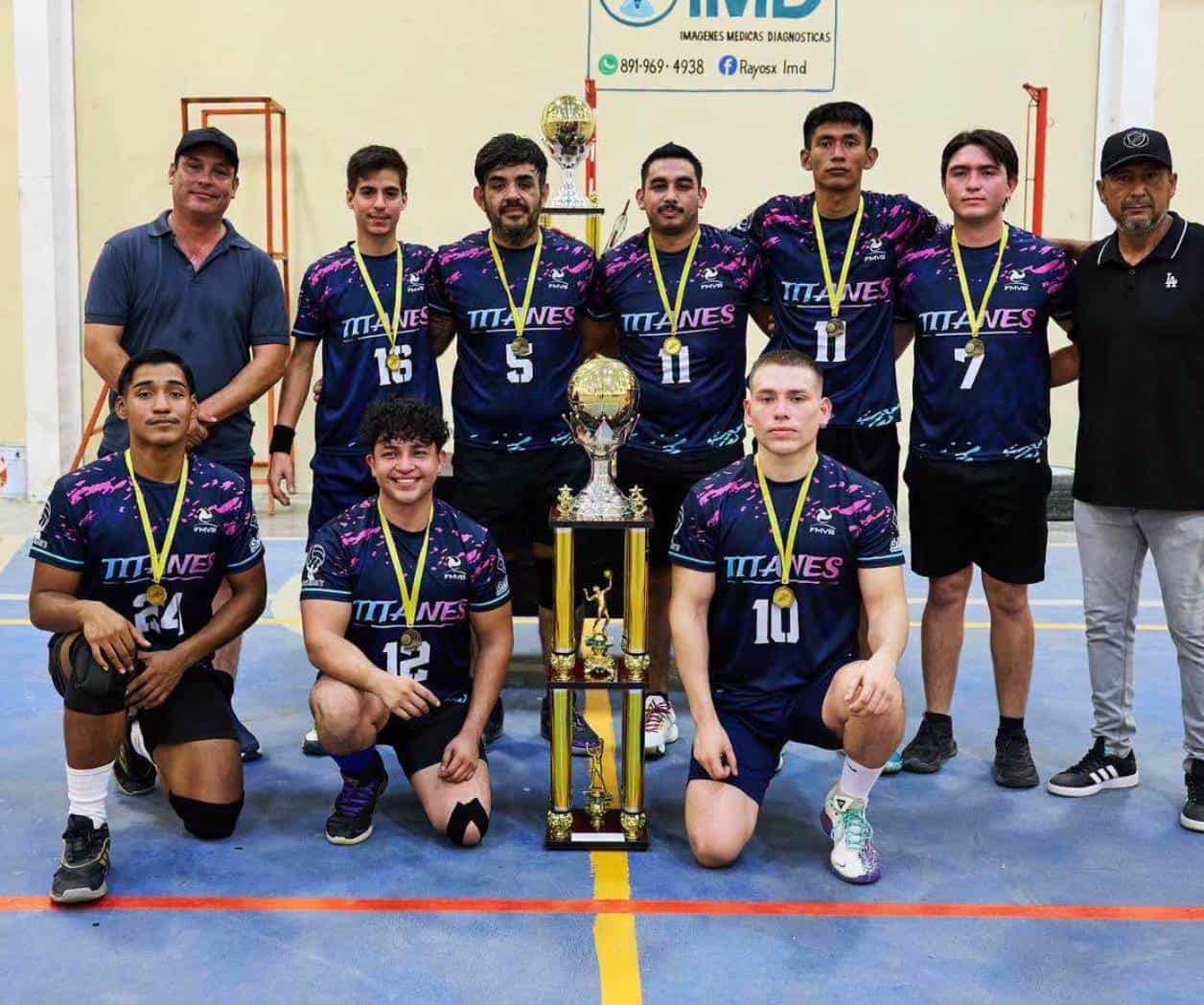 Reconocen a deportistas
