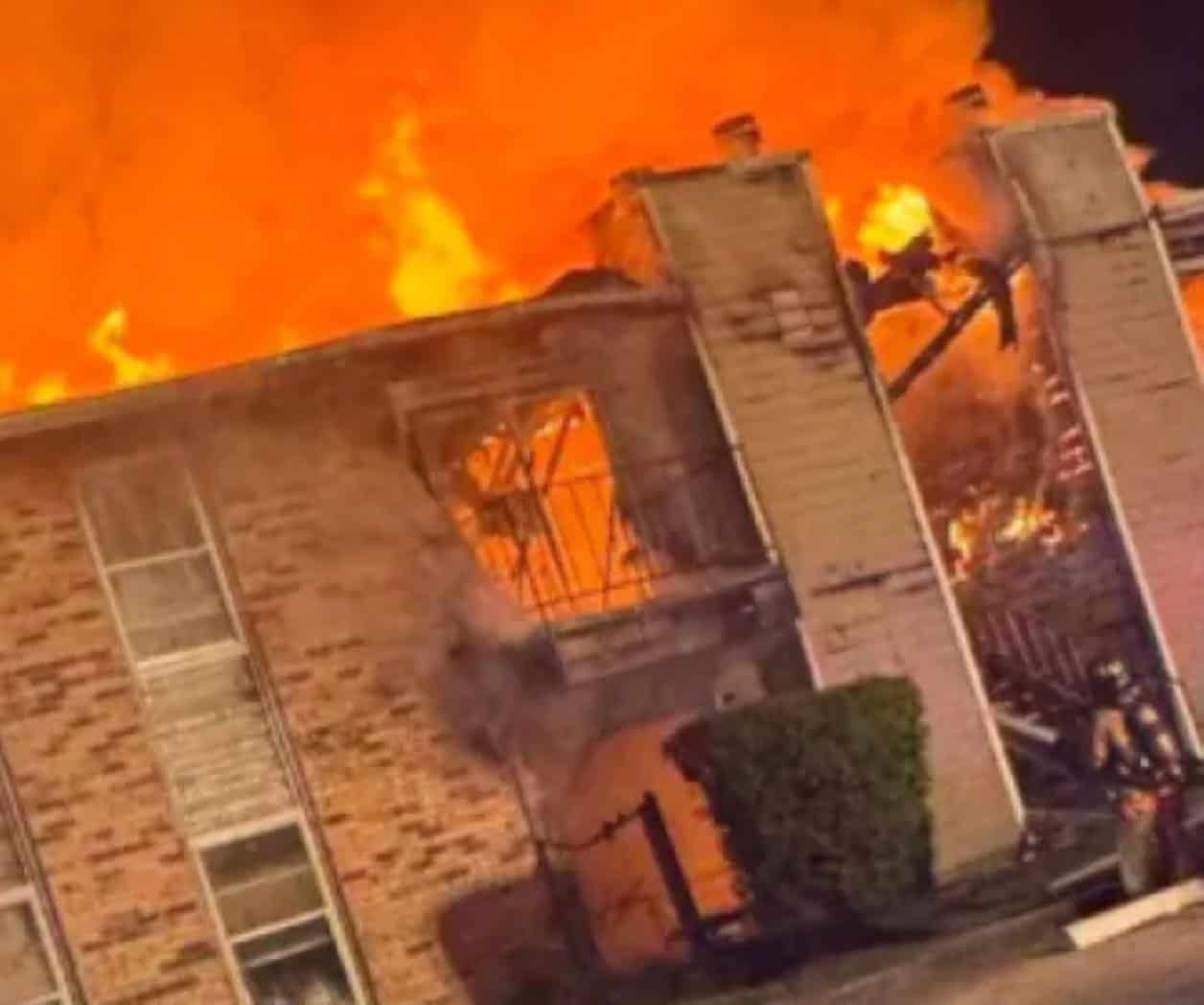 Incendio intencional deja 1 muerto y varios heridos