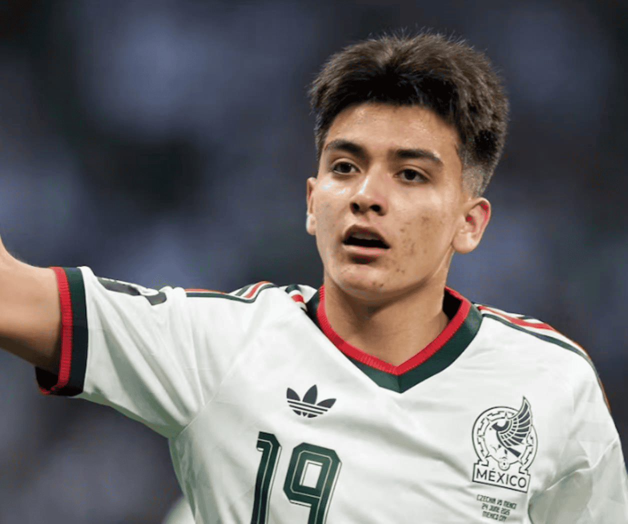 Leyenda alemana asegura que el Dortmund sigue de cerca a Mora