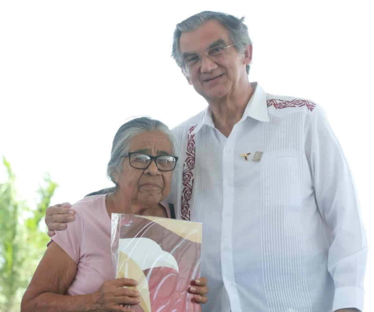 Entrega AVA escrituras a matamorenses