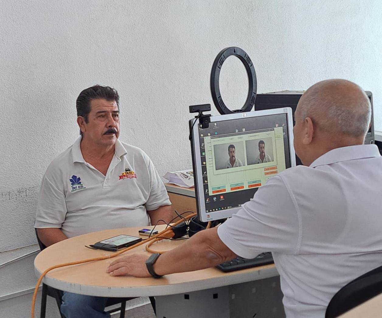 Expiden credenciales a los concesionarios