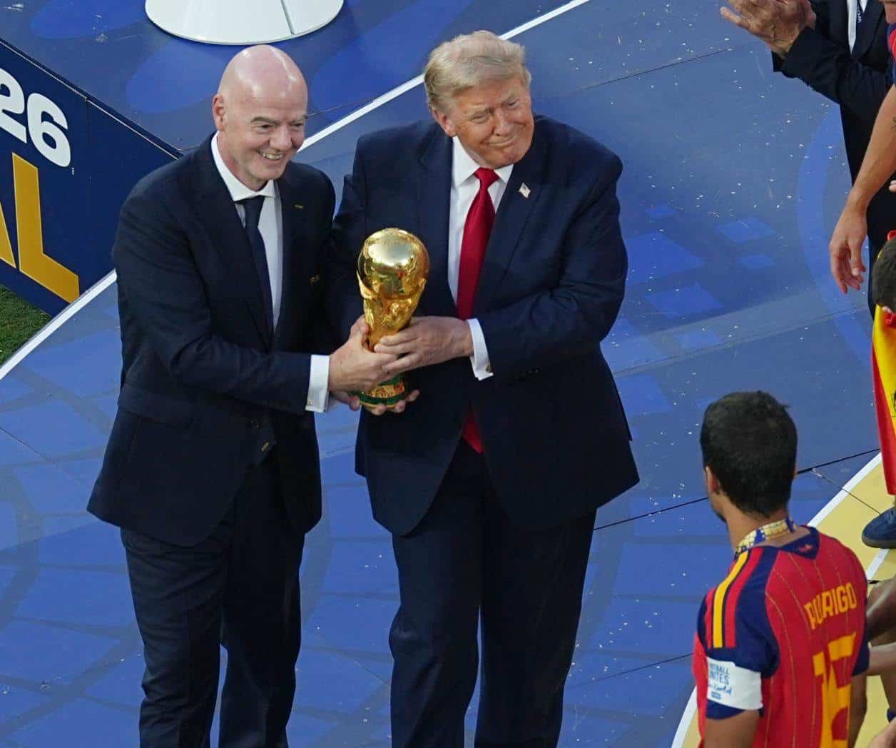 Infantino debería renunciar por ‘destruir la industria del fútbol’