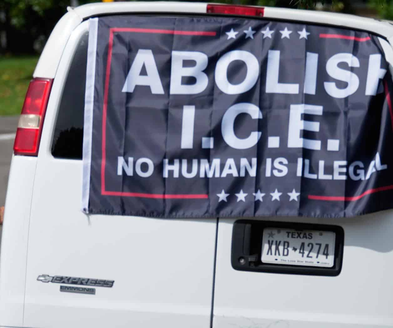 Juez frena deportación de testigo en la muerte de mexicano por ICE