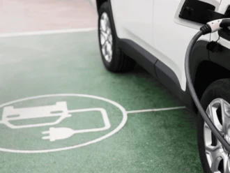 Empresas alistan corredor de carga para autos eléctricos