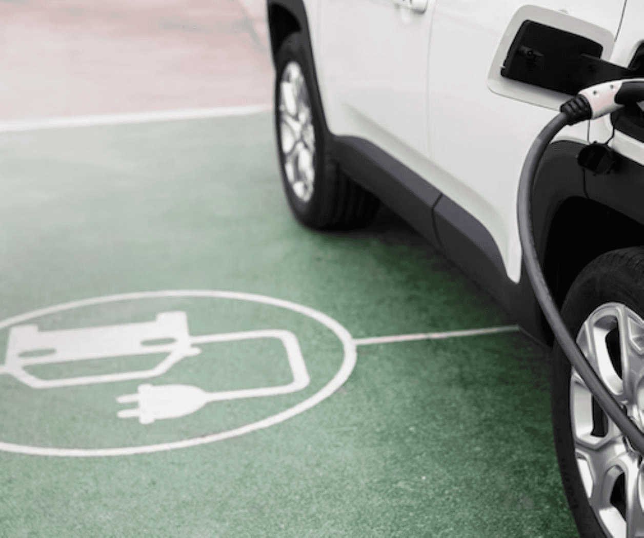 Empresas alistan corredor de carga para autos eléctricos