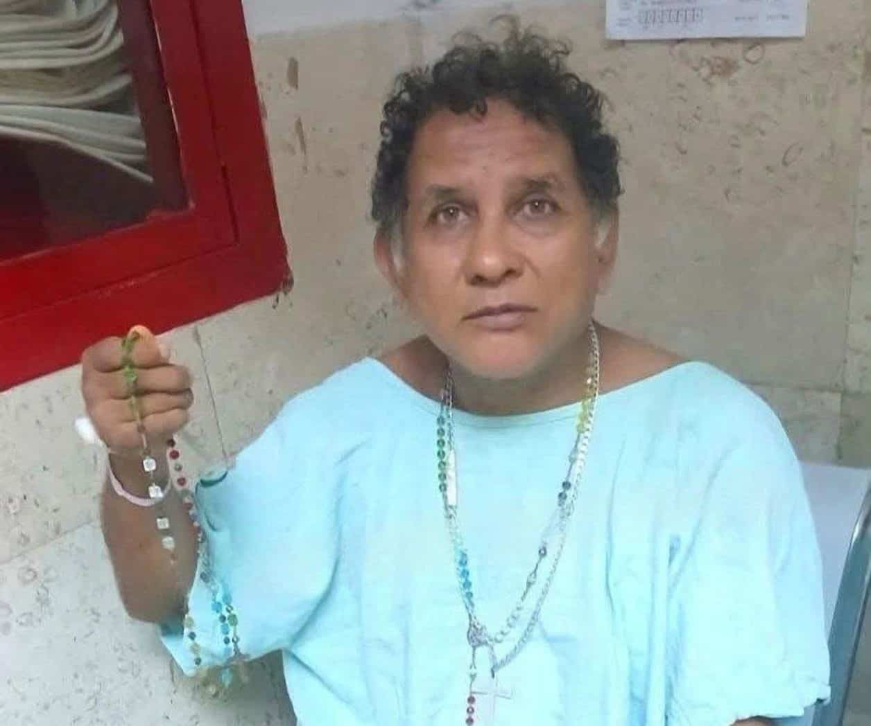 Paciente protesta a las afueras del IMSS