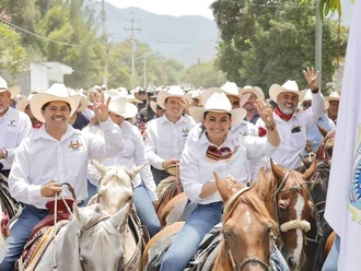 Cabalga Olga Sosa en 409 Aniversario de Jaumave, Tam.