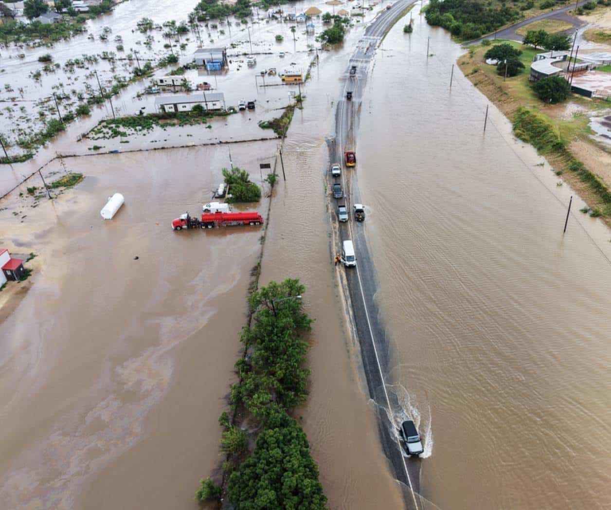 Confirman una tercera muerte por inundaciones catastróficas en Texas, anuncia el gobernador